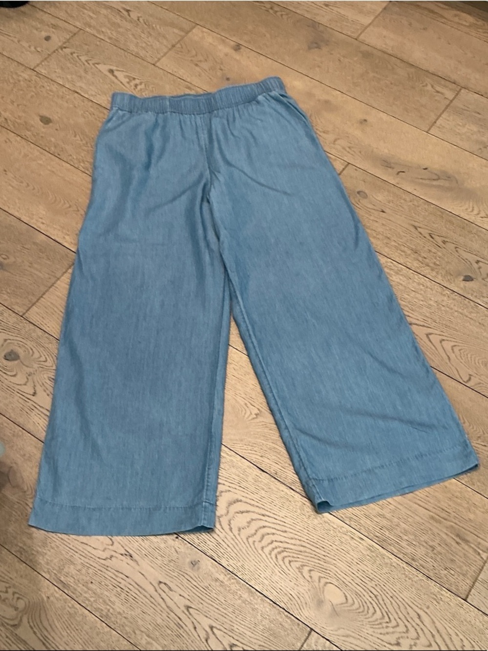 Woman’s Macy’s On 34th pull on light weight pants. Large. Elastic waist. Cute